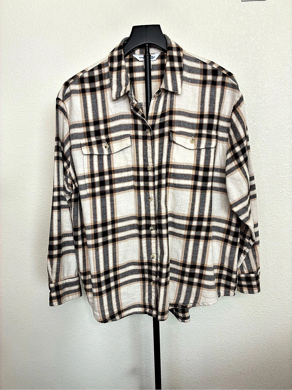 Old Navy The Boyfriend Shirt Plaid Button Down in Cream & Black Large